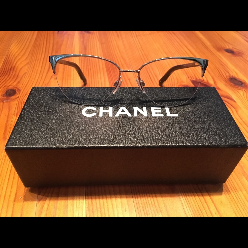 CHANEL Eyeglasses with Plano Lenses